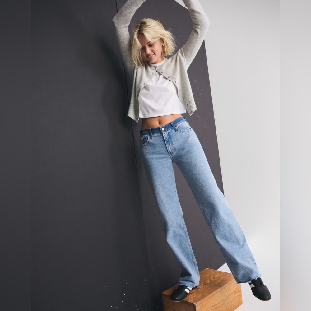 Abercrombie Vintage Low Rise Baggy Jeans 27 Comfort Stretch Light Wash Denim NWT - Picture 2 of 7